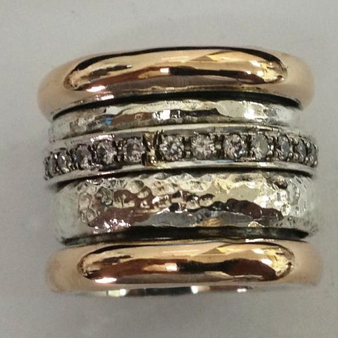 Elegant Lagd Tykk Guld Ring i Vintage Stil - Luciana Skanto