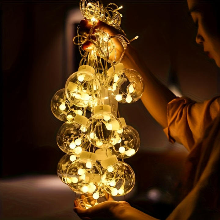 Skanto | Eventyrlys med hengende globusornamenter