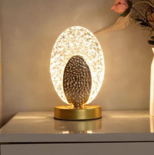Skanto | Elegant Bordlampe i Påfugldesign