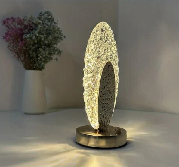 Skanto | Elegant Bordlampe i Påfugldesign