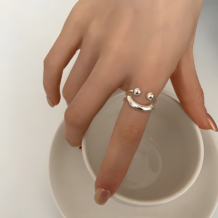 Skanto | SmiliRing: Et Smil på Fingertuppene
