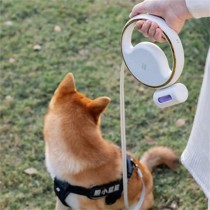 Skanto | Automatisk hundesnor med LED-lampe og avfallssekkholder for stressfrie turer
