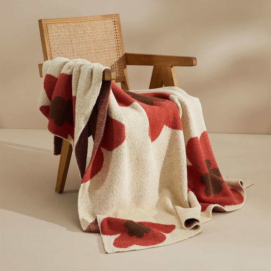 Skanto | CAS - Strikket teppe med blomsterdesign