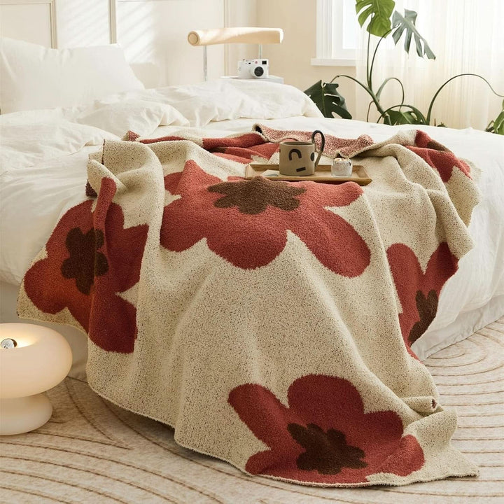 Skanto | CAS - Strikket teppe med blomsterdesign