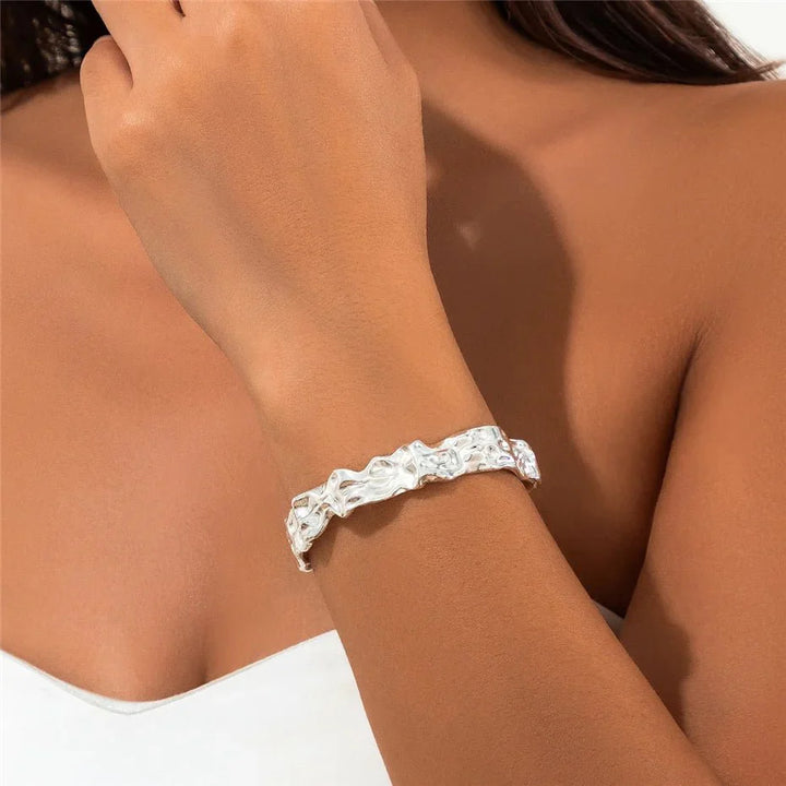 Skanto | Uregelmessig Smuldret Teksturert Bangle Armbånd