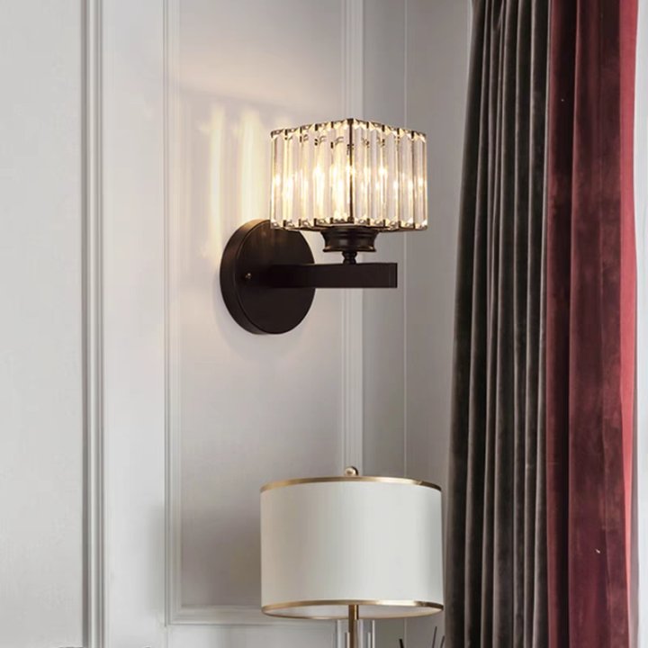 Skanto | Krystallglass Vegglampe med Moderne Arm Design
