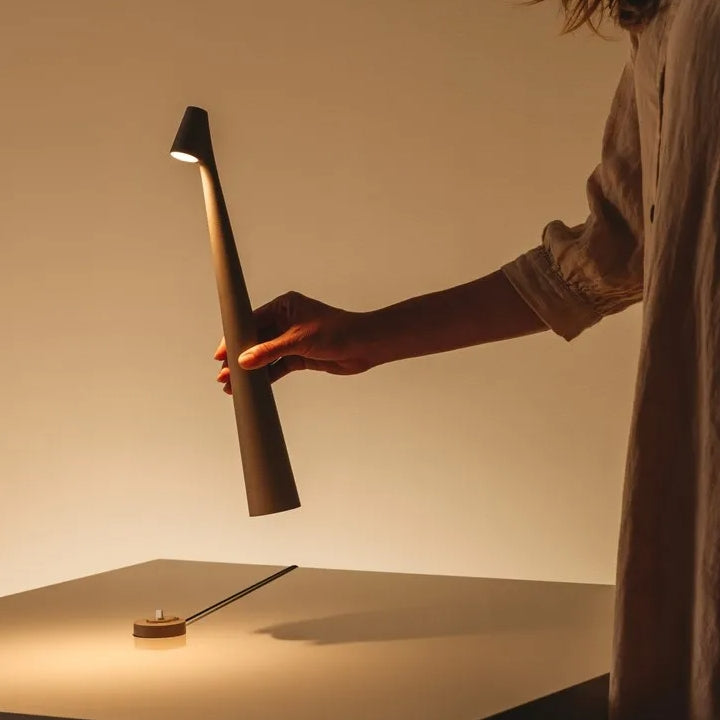 Skanto | Skulpturerende bordlampe