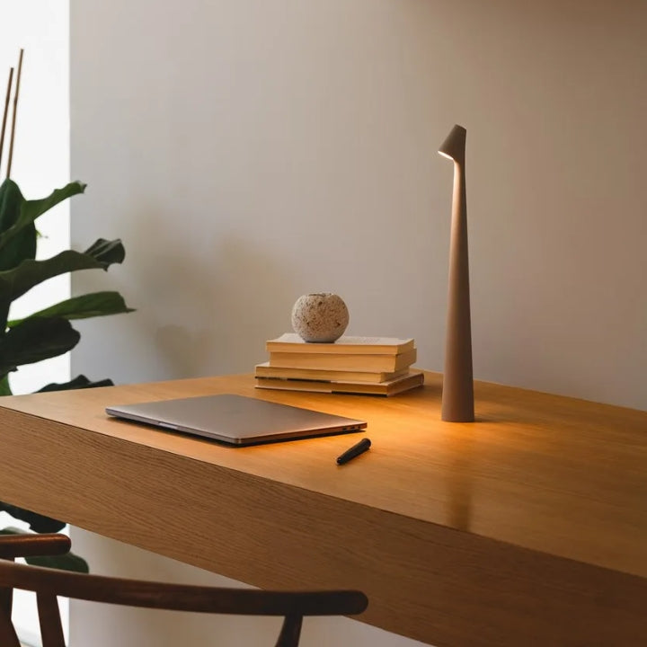 Skanto | Skulpturerende bordlampe