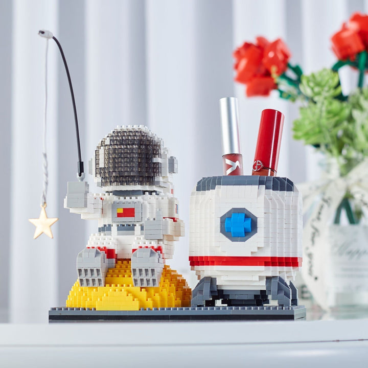 Skanto | Astronaut På Månen Pennholder Nano Byggeklosser