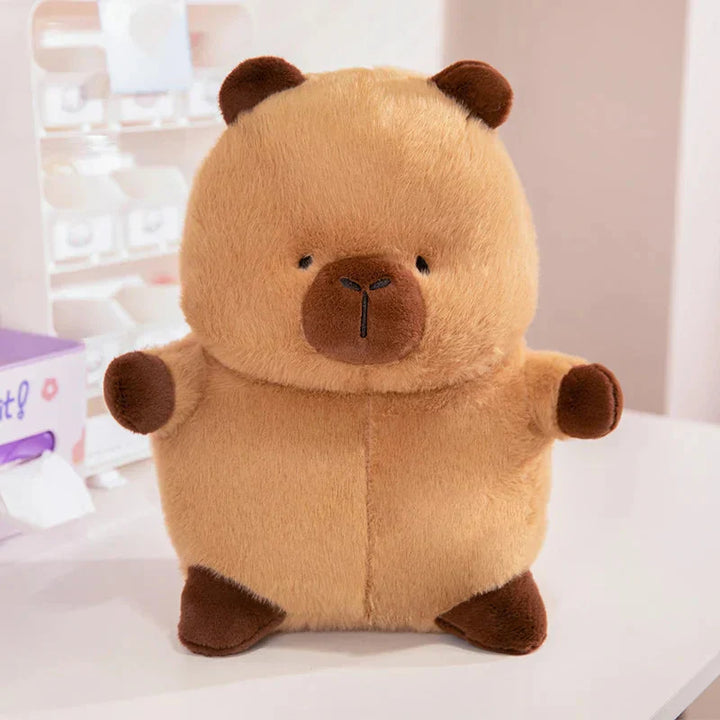 Skanto | Bamsen Chubby Capybara med Hatt