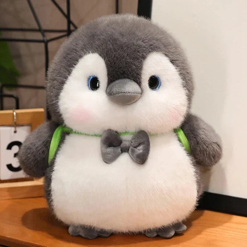 Skanto | Fluffy Grå Pingvin Plushie med Skilpadde Ryggsekk