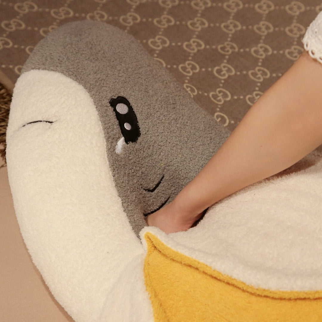 Skanto | Fluffy Shark Banan Plush leketøy