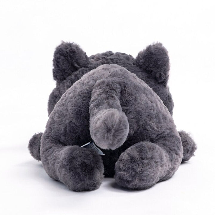Skanto | Jiji den fluffy svarte katten kosedyr som ligger ned