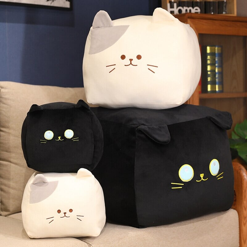Skanto | Kawaii Svart Hvit Kube Katt Plysjdyrene