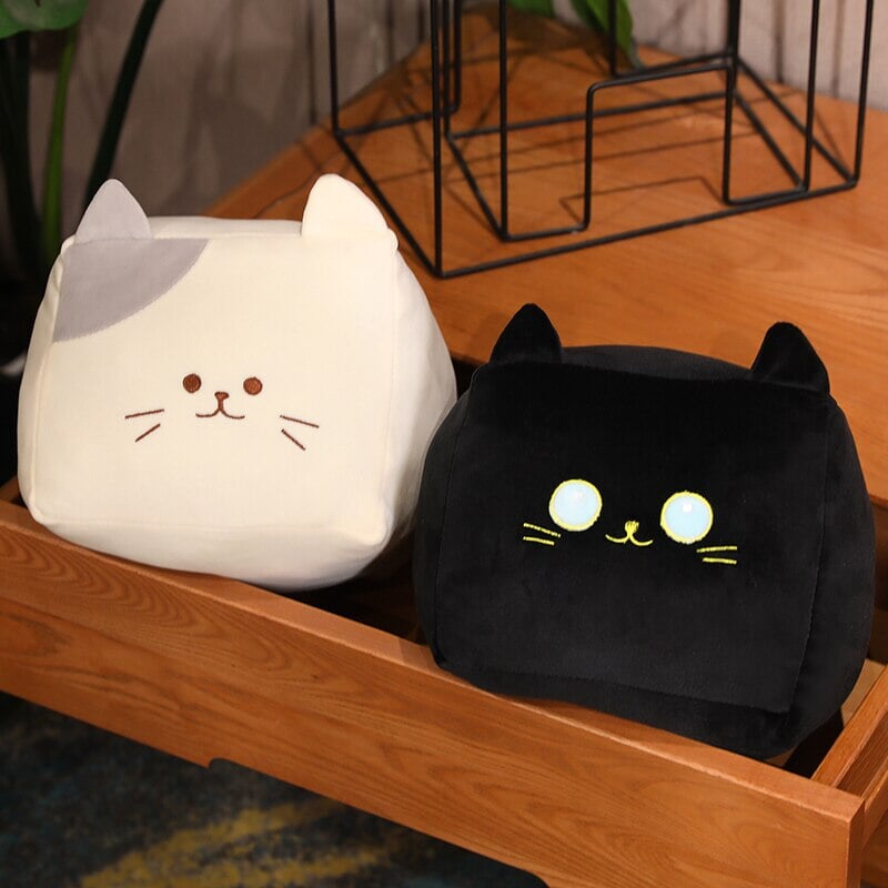 Skanto | Kawaii Svart Hvit Kube Katt Plysjdyrene