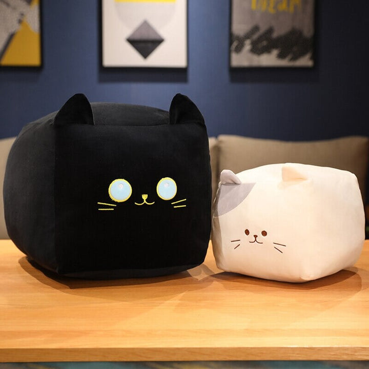 Skanto | Kawaii Svart Hvit Kube Katt Plysjdyrene