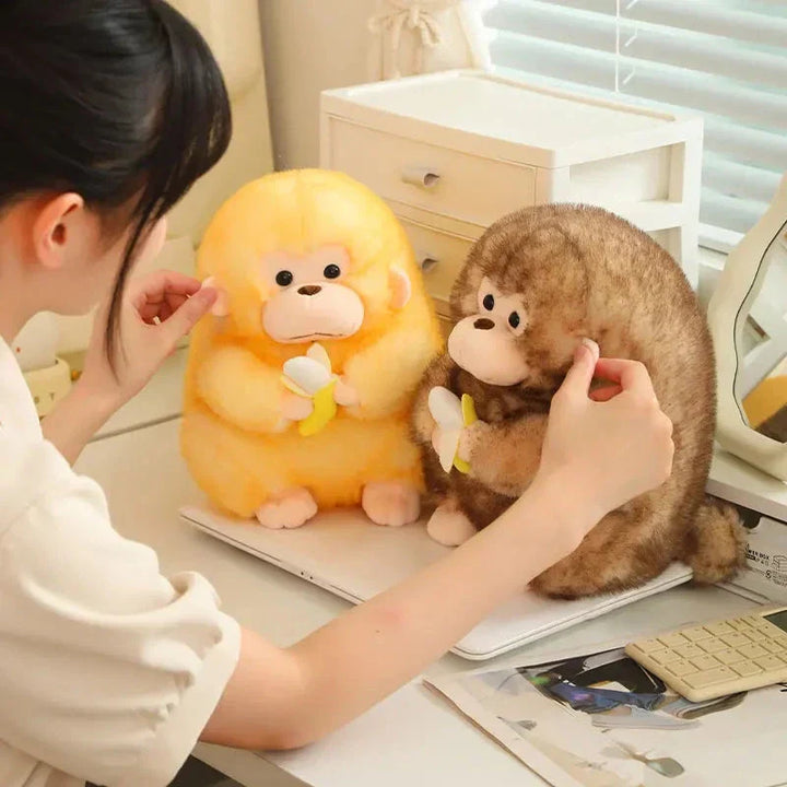 Skanto | Kawaii Gul Brun Chunky Ape Med Banan Plushie