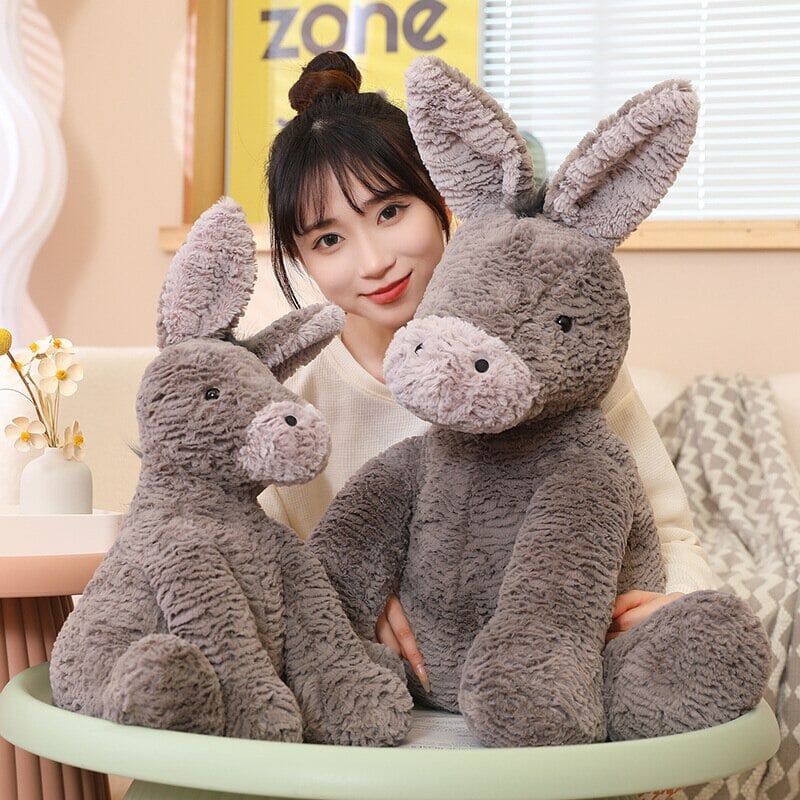 Skanto | Whispy den fluffy esel plush figur