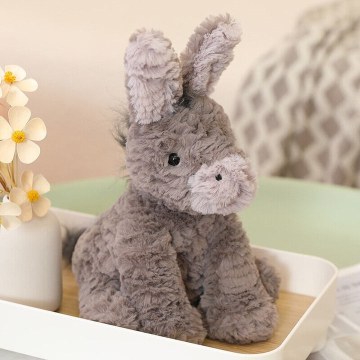 Skanto | Whispy den fluffy esel plush figur
