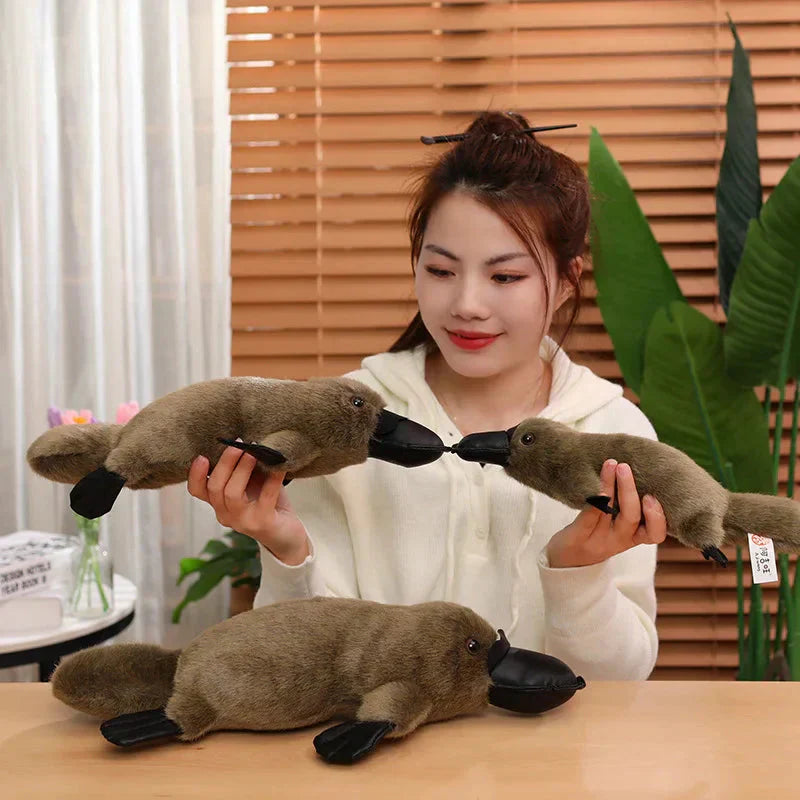 Skanto | Pleep det fluffy brune og hvite nebbdyr-plush