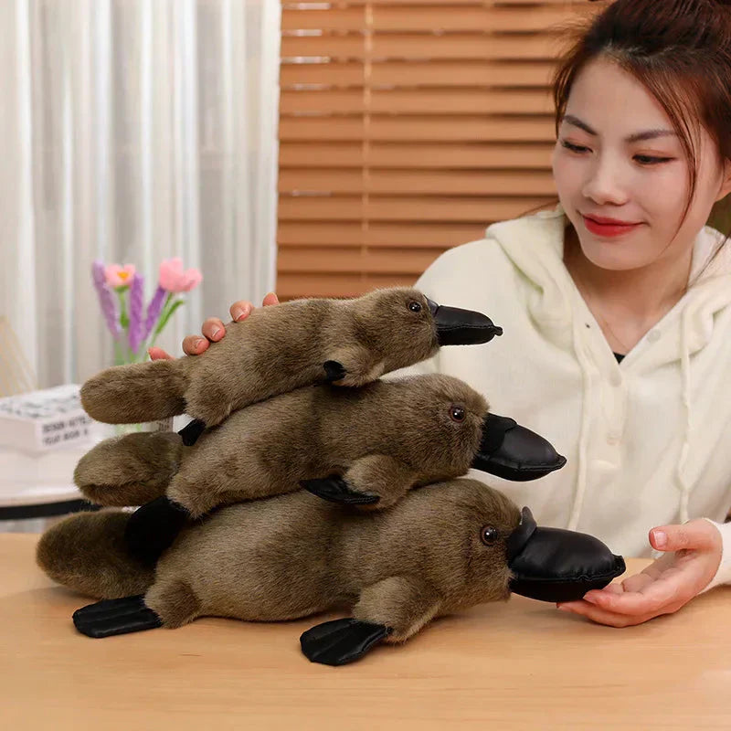 Skanto | Pleep det fluffy brune og hvite nebbdyr-plush
