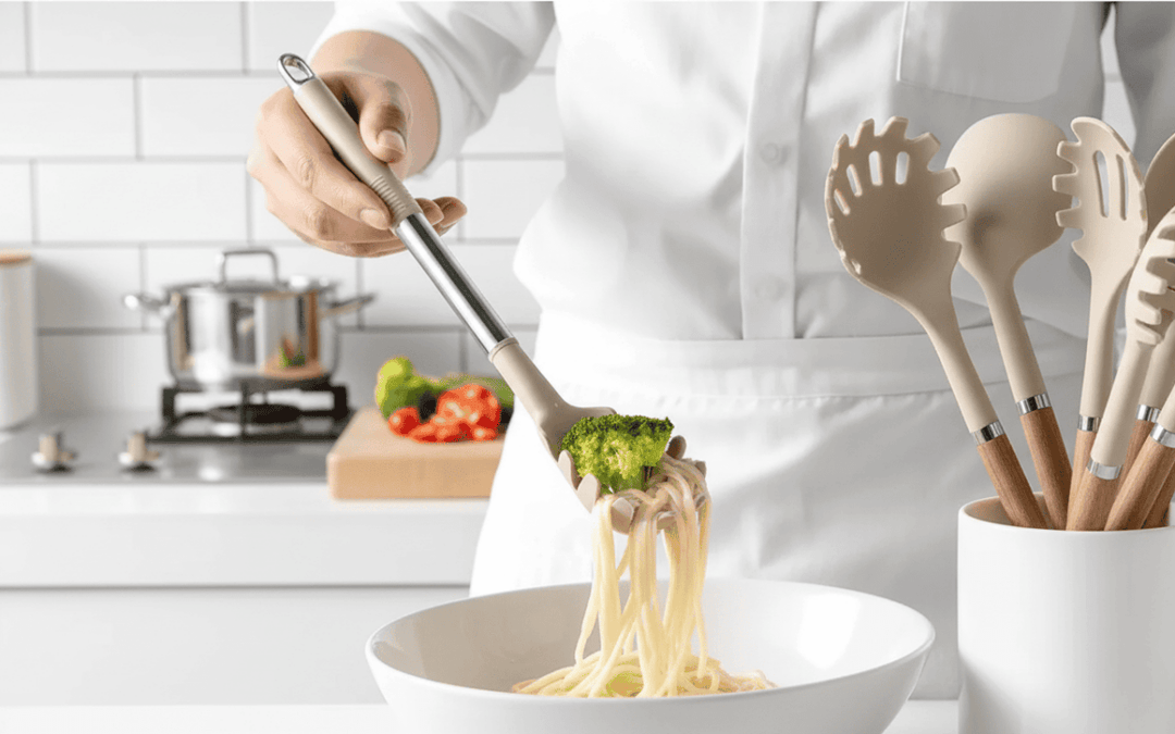 Skanto | KITCHENORA – Komplett redskapssett med silikonhoder og tre-lignende håndtak