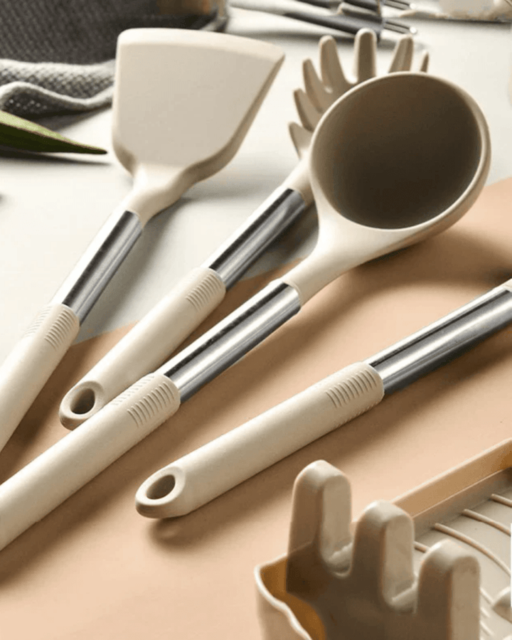Skanto | KITCHENORA – Komplett redskapssett med silikonhoder og tre-lignende håndtak