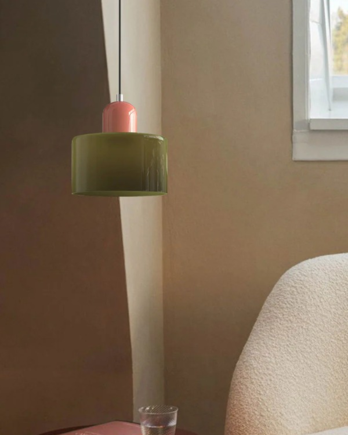 Norvo | Elegant pendellampe med en skulpturell silhuett