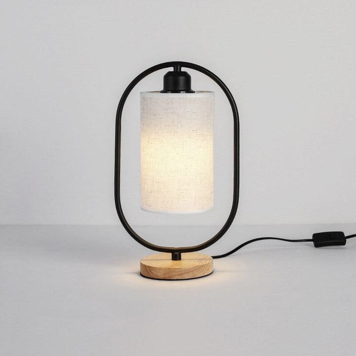 Industriell stil trebordlampe med metalldetalj | Skanto