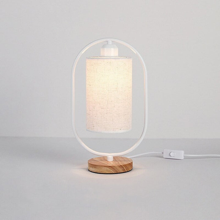Industriell stil trebordlampe med metalldetalj | Skanto