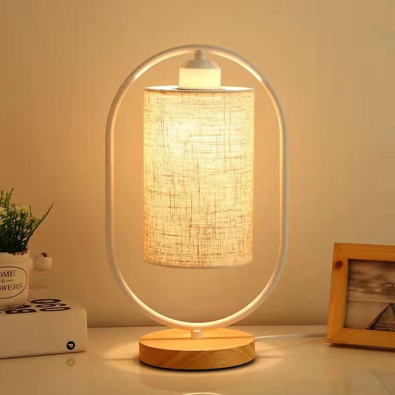 Industriell stil trebordlampe med metalldetalj | Skanto