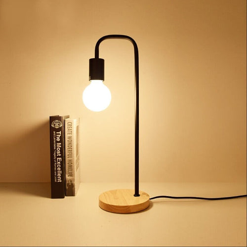 Edison Industriell Nattlampe med Trebase og Metallkropp | Skanto