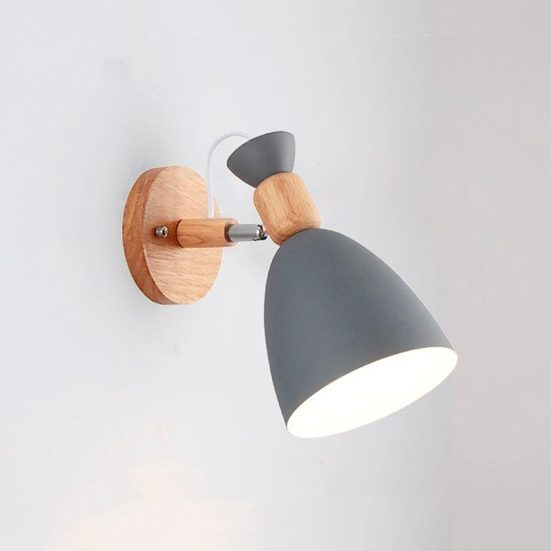 Skandinavisk Tre Vegglampe med Metallskjerm | Skanto
