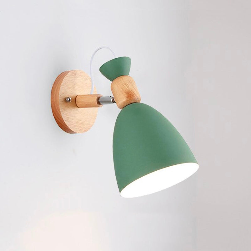 Skandinavisk Tre Vegglampe med Metallskjerm | Skanto