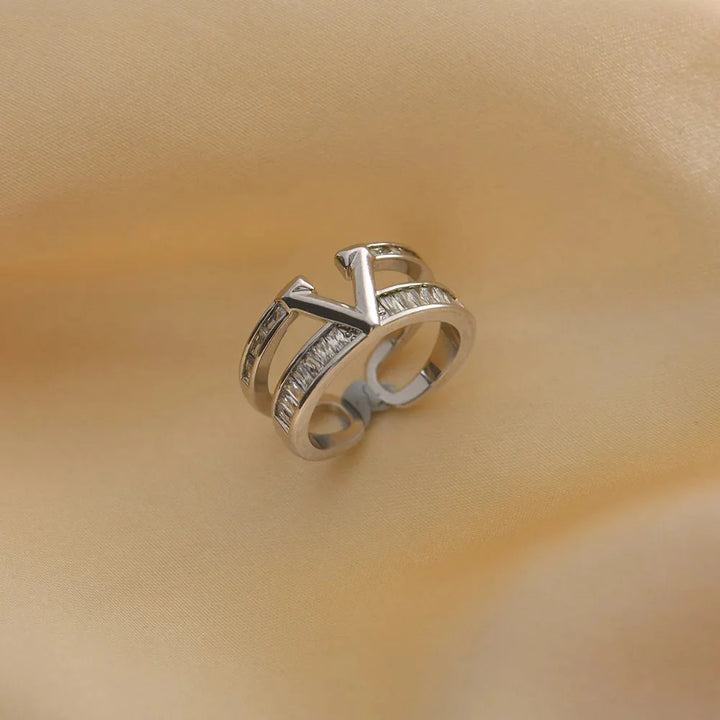 Skanto | Laget "V" Diamantring
