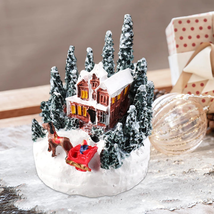 Skanto | LED juleby miniatyrsett – Snødekte harpiks hus for festlig hjeminnredning & deilige gaver til barn & venner