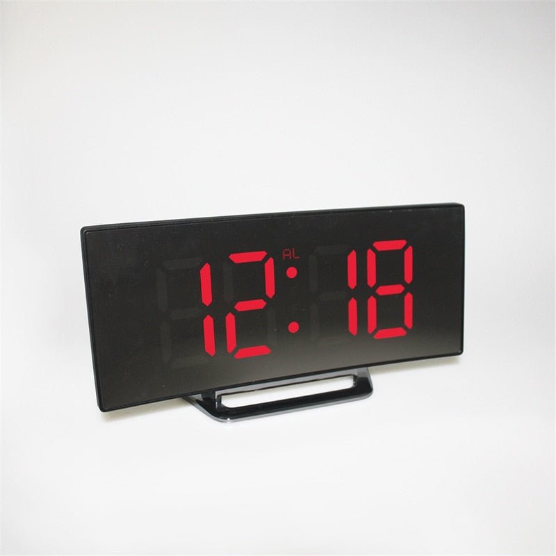 Skanto | LED Digital Vekkerklokke – Bøyd Speildisplay, Bordklokke med Snusfunksjon, Elektronisk Borddisplay, Soverom og Stueinnredning