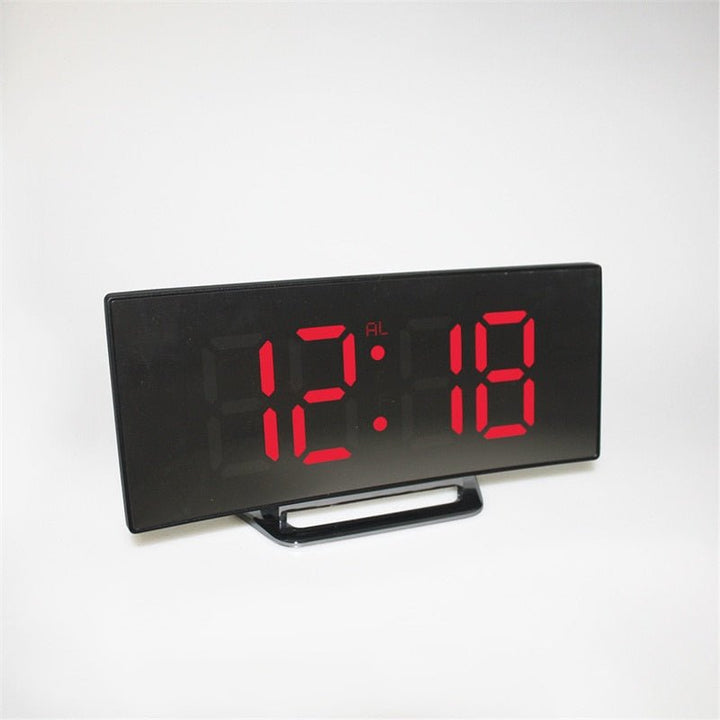 Skanto | LED Digital Vekkerklokke – Bøyd Speildisplay, Bordklokke med Snusfunksjon, Elektronisk Borddisplay, Soverom og Stueinnredning