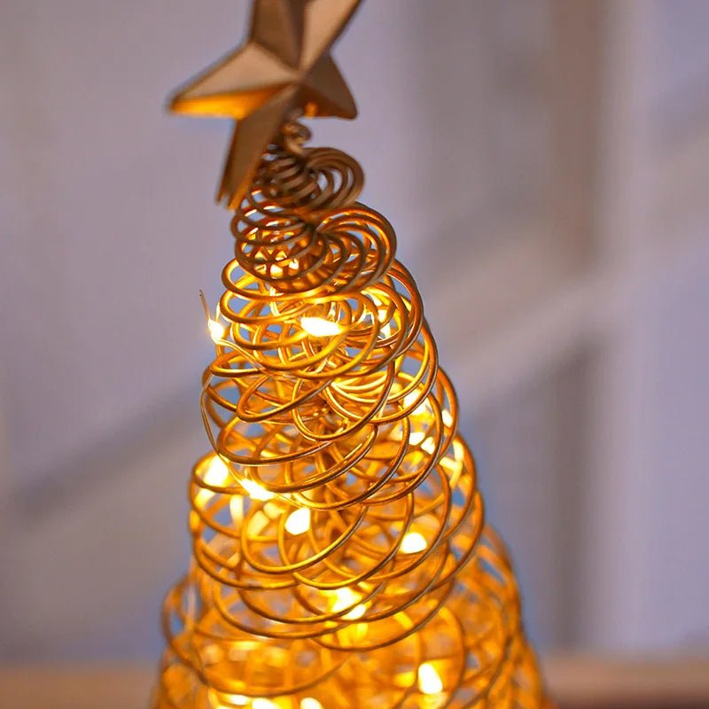Skanto | LED Smedet Juletre Spiral Lys Bord Ornament – Elegant Atmosfære Lampe for Soverom & Høytidsdekorasjoner
