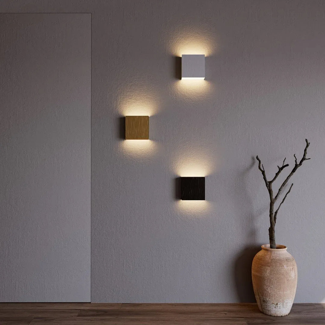 Skanto | Moderne vegglampe med subtil og raffinert glød