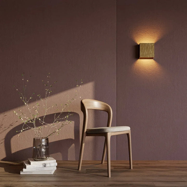 Skanto | Moderne vegglampe med subtil og raffinert glød