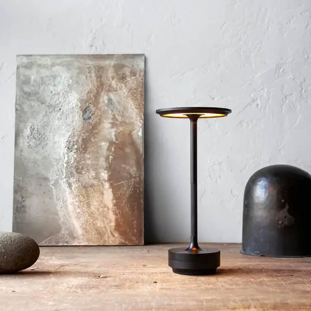 Norvo | Stilig lampe som du kan lade trådløst!