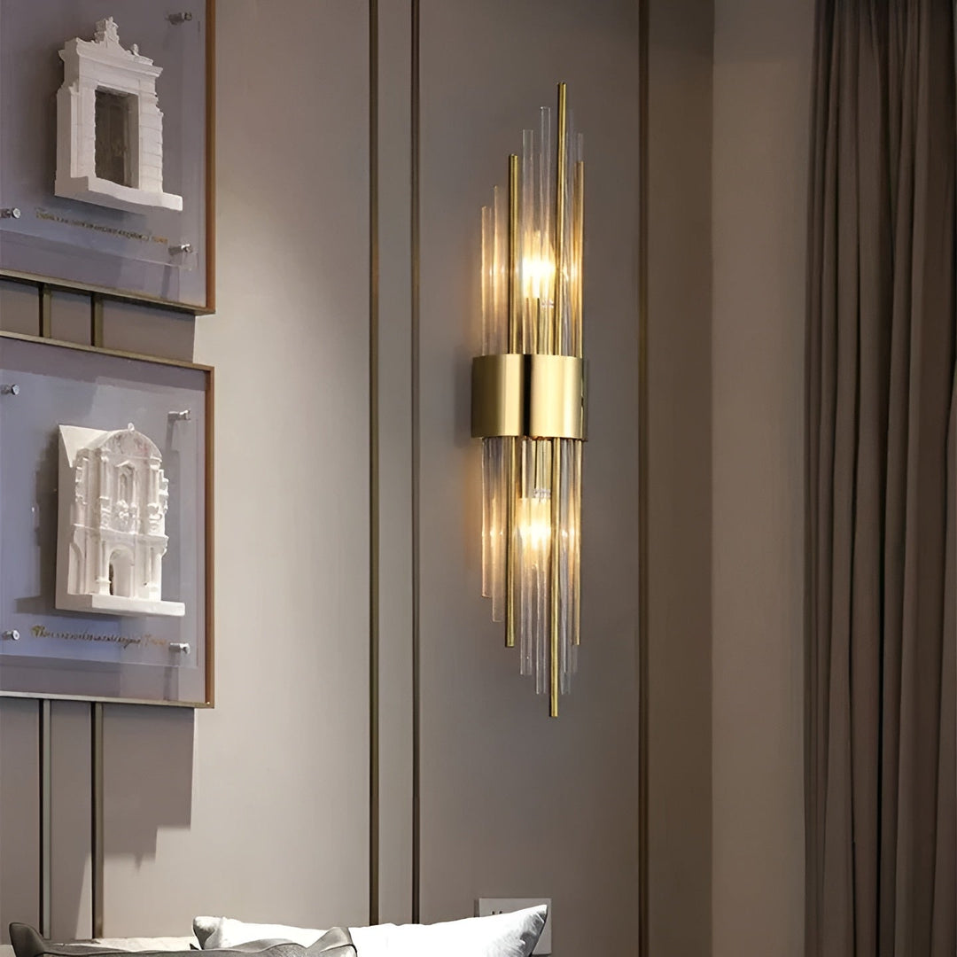 Vegglampe med krystaleffekt – Elegant design med gyllen aksent | Skanto