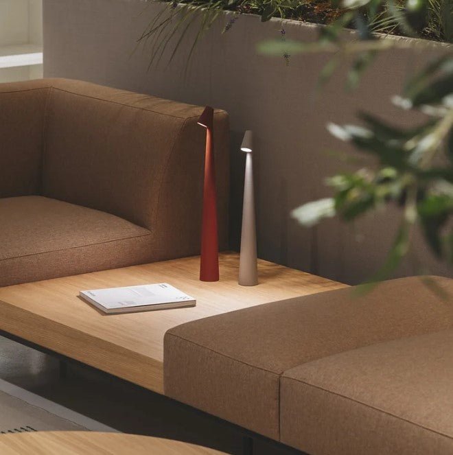 Lys bærbar bordlampe Skanto