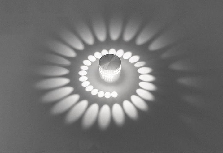 Skanto | Luminous Arc LED Gulvlampe – Moderne Ambient Belysning
