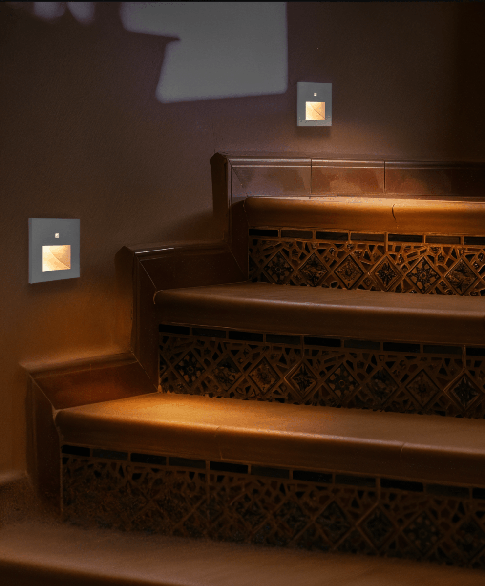 Skanto | LumiStep Vegglampe med bevegelsessensor – Stilfull sikker belysning for innendørs bruk