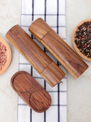 Skanto | Luksuriøst Tre Salt- og Pepperkvernsett med Fat - WoodSpice