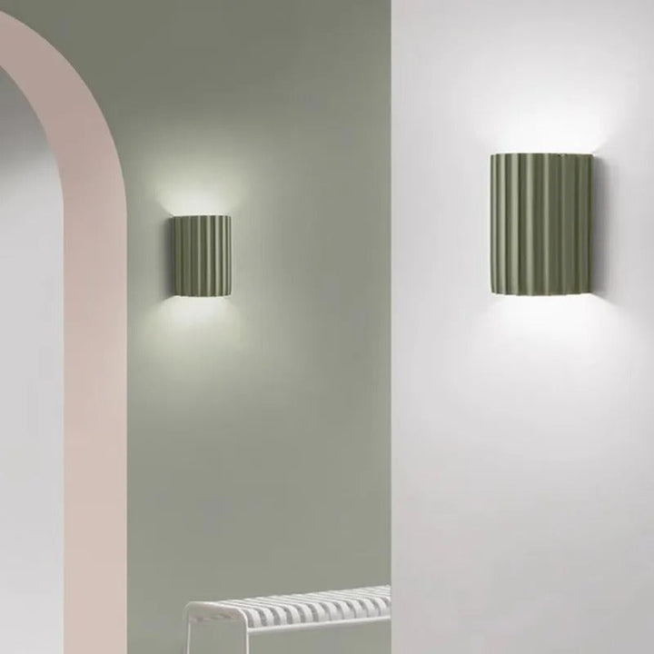 Skanto | Minimalist Groove Vegglampe | Harpiks, Opp og Ned