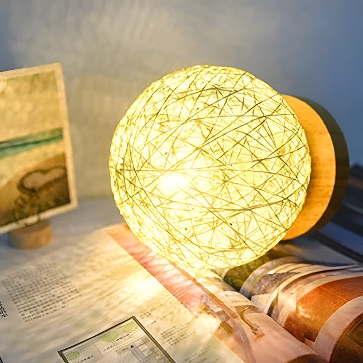TwineGlow Lys - Moderen USB Oppladbar Rattan Bordlampe | Skanto