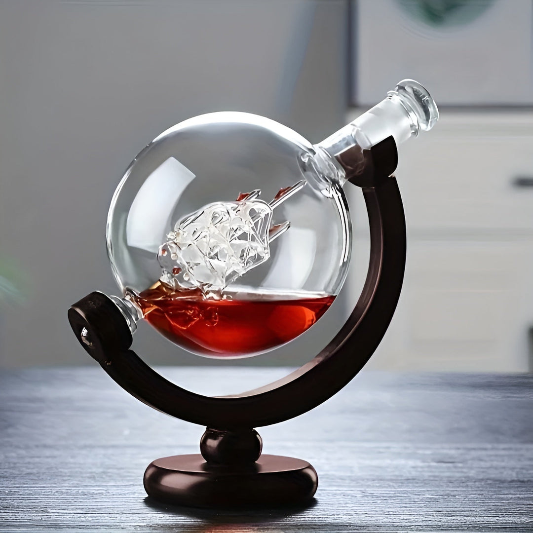 Whisky Karaffel Sett i Globusform – Skantoyfri Karaffel med Tre Stativ | Inkluderer 2 Whisky Glasser | Skanto